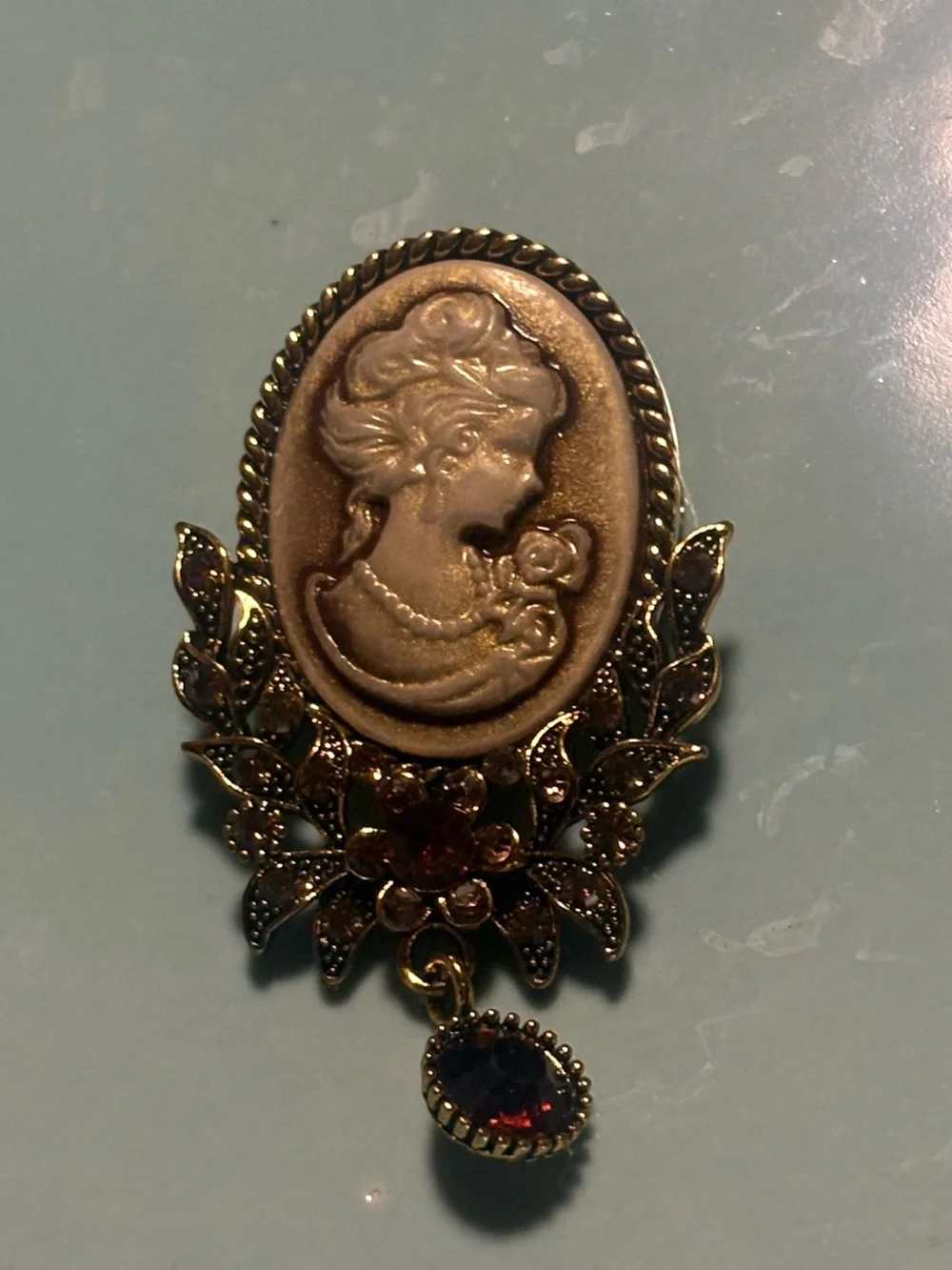 Vtg Ornate Gold Tone Left-Facing Lady Portrait Cameo Statement Dangle Brooch Pin